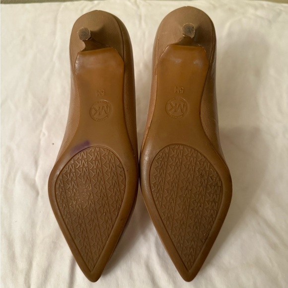 Michael Kors Tan Kitten Heel Pumps, GUC, Size 5. - Picture 14 of 14